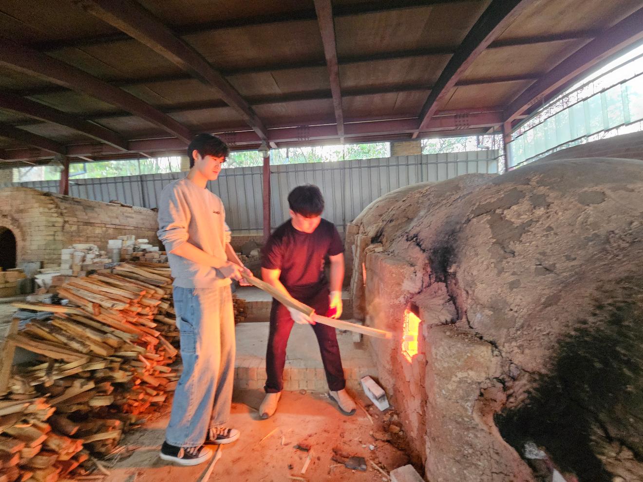 전통가마불지피기행사 및 우수결과물 전시